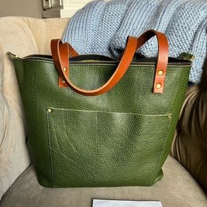 EUC Portland Leather Goods Lg Zip Avocado w/ Tandles